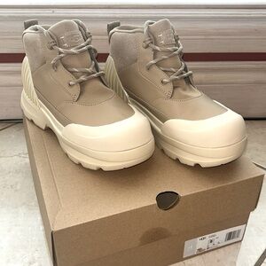 New in box Ugg boots